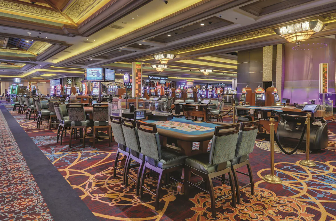 Immerse yourself in Luxury and Entertainment at Mandalay Bay Resort and Casino